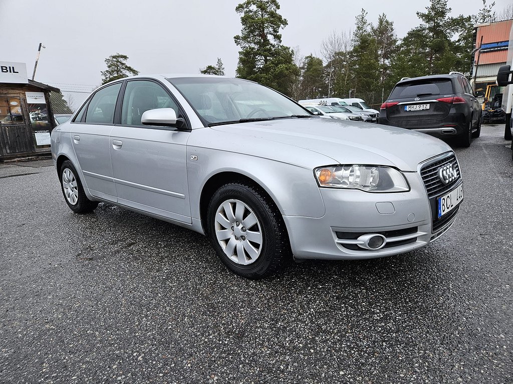 Audi A4 Sedan 2.0 AUT Nybesiktad Nyservad S/V Hjul