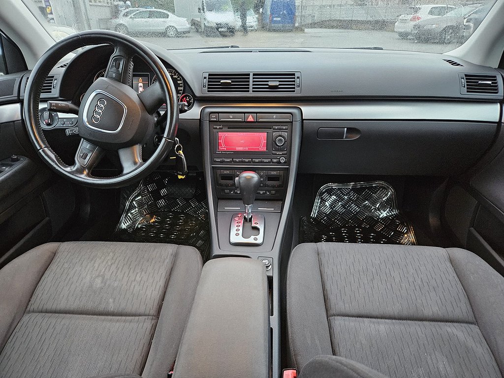 Audi A4 Sedan 2.0 AUT Nybesiktad Nyservad S/V Hjul